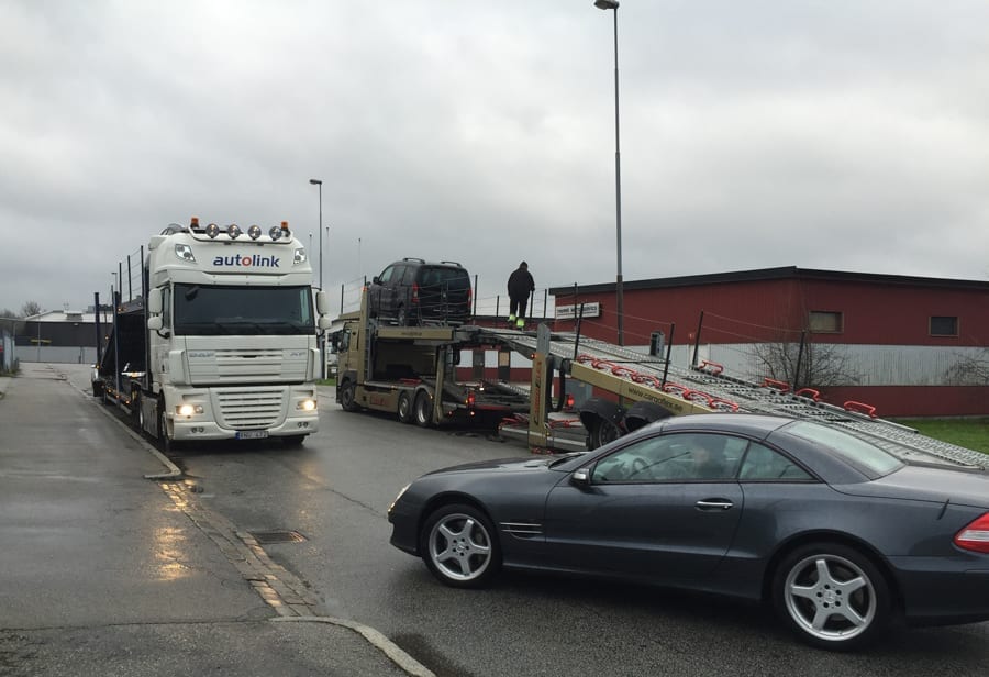 Trailers hämtar och lämnar bilar hos Importbil.se varje vecka. Hämtning och lämning av bilar hos Importbil.se
