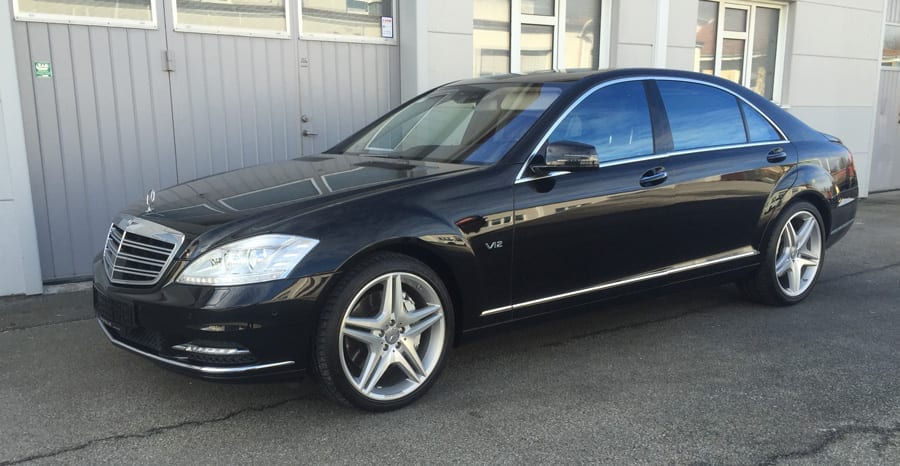 Mercedes S600 L V12 importerad från Tyskland MB S 600 L 5,5 liters V12 och 517 hk. En otrolig bil med ett nypris på 174.000 Euro, nu några år senare kostar den ungefär som en nyare Volvo V70 i inköp