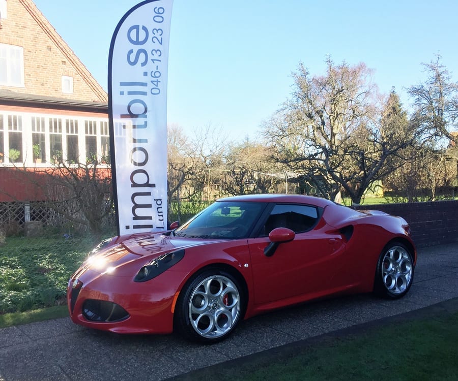 Alfa Romeo 4C, 895 kg torrvikt, 241 hk, 0-100 km/h 4,5 sekunder Alfa Romeo 4C, 895 kg torrvikt, 241 hk, 0-100 km/h 4,5 sekunder