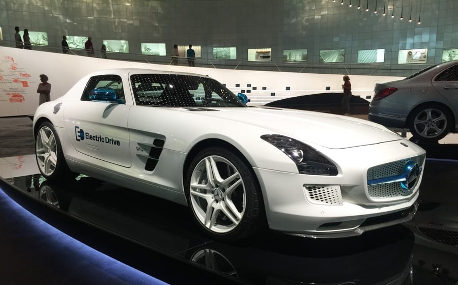 Mercedes museum Stuttgart framtidens bil kanske Import av en Mercedes. Museum i Stuttgart