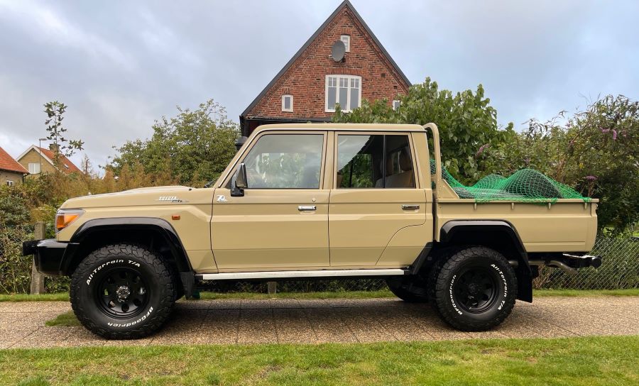 Tyskland import av en TOYOTA LAND CRUISER 70 th anniversary